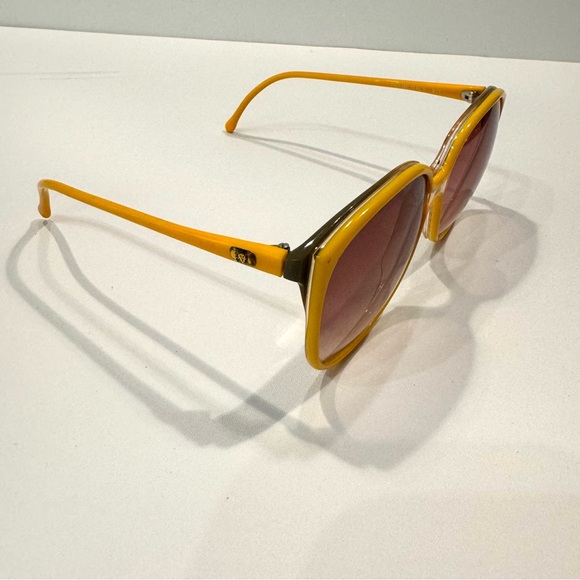 VINTAGE Anne Klein Sunglasses - Picture 4 of 7